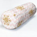 Realhomes Zikzak Pudra Zeminli Altın Detaylı Modern İç Dolgulu - Fermuarlı Süet Berjer Silindir Yastık Kırlent Realhomes