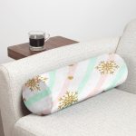 - RealHomes Özel Tasarımlı Dijital Baskılı İç Dolgulu Fermuarlı Silindir Yastık - Realhomes Realhomes Pembe Mavi Zeminde Kar Tanesi Detaylı Modern İç Dolgulu Fermuarlı Çok Amaçlı Silindir Yastık Kırlent Realhomes