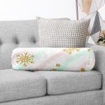 - RealHomes Özel Tasarımlı Dijital Baskılı İç Dolgulu Fermuarlı Silindir Yastık - Realhomes Realhomes Pembe Mavi Zeminde Kar Tanesi Detaylı Modern İç Dolgulu Fermuarlı Çok Amaçlı Silindir Yastık Kırlent Realhomes