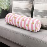 Pembe Çizgili Altın Puanlı Özel Tasarımlı İç Dolgulu - Fermuarlı Süet Silindir Rulo Yastık Kırlent Realhomes