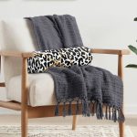 Leopar Desenli Altın Detaylı Özel Tasarım Modern İç Dolgulu - Fermuarlı Süet Berjer Silindir Yastık Kırlent Realhomes