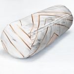 - RealHomes Özel Tasarımlı Dijital Baskılı İç Dolgulu Fermuarlı Silindir Yastık - Realhomes Mermer Zeminli Geometrik Detaylı Modern İç Dolgulu - Fermuarlı Süet Berjer Silindir Yastık Kırlent Realhomes