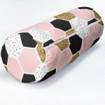 - RealHomes Özel Tasarımlı Dijital Baskılı İç Dolgulu Fermuarlı Silindir Yastık - Realhomes  Geometrik Petek Desenli Altın Detaylı Modern İç Dolgulu Yumuşak Silindir Form Yastık Kırlent Realhomes