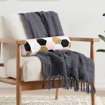 - RealHomes Özel Tasarımlı Dijital Baskılı İç Dolgulu Fermuarlı Silindir Yastık - Realhomes  Geometrik Petek Desenli Altın Detaylı Modern İç Dolgulu Yumuşak Silindir Form Yastık Kırlent Realhomes