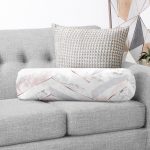 Mermer Zeminli Geometrik Tasarımlı İç Dolgulu - Fermuarlı Süet Berjer Silindir Yastık Kırlent Realhomes