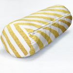 - RealHomes Özel Tasarımlı Dijital Baskılı İç Dolgulu Fermuarlı Silindir Yastık - Realhomes Modern Altın Çizgiler Özel Tasarımlı İç Dolgulu Fermuarlı Çok Amaçlı Silindir Yastık Kırlent Realhomes