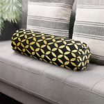 - RealHomes Özel Tasarımlı Dijital Baskılı İç Dolgulu Fermuarlı Silindir Yastık - Realhomes  Siyah Zeminde Gold Geometrik Desenli Dekoratif İç Dolgulu Fermuarlı Çok Amaçlı Silindir Yastık Kırlent Realhomes