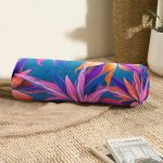 - RealHomes Özel Tasarımlı Dijital Baskılı İç Dolgulu Fermuarlı Silindir Yastık - Realhomes Mavi Zeminli Yapraklar Özel Tasarımlı İç Dolgulu - Fermuarlı Süet Berjer Silindir Yastık Kırlent Realhomes