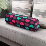 - RealHomes Özel Tasarımlı Dijital Baskılı İç Dolgulu Fermuarlı Silindir Yastık - Realhomes  Realhomes Siyah Zeminde Kalpler Özel Tasarımlı Modern İç Dolgulu - Fermuarlı Süet Silindir Daire Yastık Kırlent Realhomes