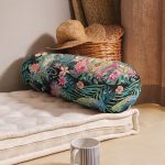 - RealHomes Özel Tasarımlı Dijital Baskılı İç Dolgulu Fermuarlı Silindir Yastık - Realhomes Lacivert Zeminli Amazon Ormanları Temalı Modern İç Dolgulu Fermuarlı Çok Amaçlı Silindir Yastık Kırlent Realhomes