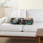 - RealHomes Özel Tasarımlı Dijital Baskılı İç Dolgulu Fermuarlı Silindir Yastık - Realhomes Lacivert Zeminli Amazon Ormanları Temalı Modern İç Dolgulu Fermuarlı Çok Amaçlı Silindir Yastık Kırlent Realhomes