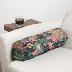 - RealHomes Özel Tasarımlı Dijital Baskılı İç Dolgulu Fermuarlı Silindir Yastık - Realhomes Lacivert Zeminli Amazon Ormanları Temalı Modern İç Dolgulu Fermuarlı Çok Amaçlı Silindir Yastık Kırlent Realhomes