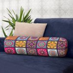 - RealHomes Özel Tasarımlı Dijital Baskılı İç Dolgulu Fermuarlı Silindir Yastık - Realhomes Realhomes Kareli Etnik Desenli Özel Tasarım Modern İç Dolgulu - Fermuarlı Süet Silindir Rulo Yastık Kırlent Realhomes