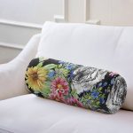 - RealHomes Özel Tasarımlı Dijital Baskılı İç Dolgulu Fermuarlı Silindir Yastık - Realhomes Siyah Zeminde Leopar ve Çiçekler Özel Tasarım İç Dolgulu Süet Silindir Yastık Kırlent - Bel Yastığı Realhomes