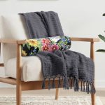 - RealHomes Özel Tasarımlı Dijital Baskılı İç Dolgulu Fermuarlı Silindir Yastık - Realhomes Siyah Zeminde Leopar ve Çiçekler Özel Tasarım İç Dolgulu Süet Silindir Yastık Kırlent - Bel Yastığı Realhomes