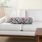 Geometrik Zeminde Çiçek ve Kaktüsler Özel Tasarım İç Dolgulu - Fermuarlı Süet Silindir Rulo Yastık Kırlent Realhomes