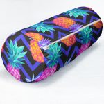 Mavi Zikzak Zeminli Ananas Desenli Dekoratif İç Dolgulu - Fermuarlı Süet Silindir Daire Yastık Kırlent Realhomes