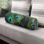 - RealHomes Özel Tasarımlı Dijital Baskılı İç Dolgulu Fermuarlı Silindir Yastık - Realhomes  Koyu Zeminde Renkli Tüyler Özel Tasarımlı Dekoratif İç Dolgulu Süet Silindir Yastık Kırlent - Bel Yastığı Realhomes