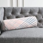 Pembe Zeminli Ekose Desenli Özel Tasarım İç Dolgulu Fermuarlı Çok Amaçlı Silindir Yastık Kırlent Realhomes