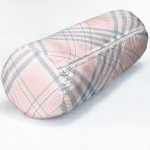 Pembe Zeminli Ekose Desenli Özel Tasarım İç Dolgulu Fermuarlı Çok Amaçlı Silindir Yastık Kırlent Realhomes