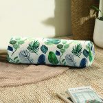 Pudra Zeminde Suluboya Yapraklar Tasarımlı Dekoratif İç Dolgulu - Fermuarlı Süet Silindir Rulo Yastık Kırlent Realhomes