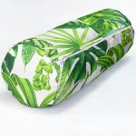 - RealHomes Özel Tasarımlı Dijital Baskılı İç Dolgulu Fermuarlı Silindir Yastık - Realhomes  Beyaz Zeminde Watercolor Yapraklar Özel Tasarımlı İç Dolgulu - Fermuarlı Süet Berjer Silindir Yastık Kırlent Realhomes