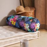 - RealHomes Özel Tasarımlı Dijital Baskılı İç Dolgulu Fermuarlı Silindir Yastık - Realhomes Siyah Zeminde Rengarenk Çiçekler Tasarımlı Dekoratif İç Dolgulu - Fermuarlı Süet Berjer Silindir Yastık Kırlent Realhomes