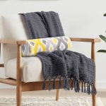 - RealHomes Özel Tasarımlı Dijital Baskılı İç Dolgulu Fermuarlı Silindir Yastık - Realhomes  Sarı Gri Zikzak Desenli Modern Tasarımlı Dekoratif İç Dolgulu - Fermuarlı Süet Silindir Yuvarlak Yastık Kırlent Realhomes