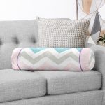 - RealHomes Özel Tasarımlı Dijital Baskılı İç Dolgulu Fermuarlı Silindir Yastık - Realhomes Renkli Zikzak Motifli Pembe Zeminli Modern İç Dolgulu - Fermuarlı Süet Silindir Rulo Yastık Kırlent Realhomes
