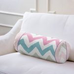 - RealHomes Özel Tasarımlı Dijital Baskılı İç Dolgulu Fermuarlı Silindir Yastık - Realhomes Renkli Zikzak Motifli Pembe Zeminli Modern İç Dolgulu - Fermuarlı Süet Silindir Rulo Yastık Kırlent Realhomes