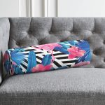 Geometrik Mavi Pembe Flamingo Tasarımlı Dijital Baskılı İç Dolgulu - Fermuarlı Süet Berjer Silindir Yastık Kırlent Realhomes