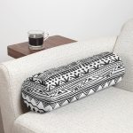 - RealHomes Özel Tasarımlı Dijital Baskılı İç Dolgulu Fermuarlı Silindir Yastık - Realhomes Siyah Beyaz Dekoratif African Motifli Modern İç Dolgulu - Fermuarlı Süet Berjer Silindir Yastık Kırlent Realhomes