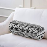 - RealHomes Özel Tasarımlı Dijital Baskılı İç Dolgulu Fermuarlı Silindir Yastık - Realhomes Siyah Beyaz Dekoratif African Motifli Modern İç Dolgulu - Fermuarlı Süet Berjer Silindir Yastık Kırlent Realhomes