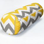 - RealHomes Özel Tasarımlı Dijital Baskılı İç Dolgulu Fermuarlı Silindir Yastık - Realhomes  Sarı Gri Zikzak Desenli Dijital Baskılı İç Dolgulu - Fermuarlı Süet Silindir Yuvarlak Yastık Kırlent Realhomes