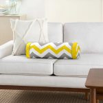 - RealHomes Özel Tasarımlı Dijital Baskılı İç Dolgulu Fermuarlı Silindir Yastık - Realhomes  Sarı Gri Zikzak Desenli Dijital Baskılı İç Dolgulu - Fermuarlı Süet Silindir Yuvarlak Yastık Kırlent Realhomes