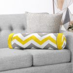 - RealHomes Özel Tasarımlı Dijital Baskılı İç Dolgulu Fermuarlı Silindir Yastık - Realhomes  Sarı Gri Zikzak Desenli Dijital Baskılı İç Dolgulu - Fermuarlı Süet Silindir Yuvarlak Yastık Kırlent Realhomes