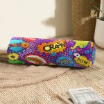 - RealHomes Özel Tasarımlı Dijital Baskılı İç Dolgulu Fermuarlı Silindir Yastık - Realhomes Mor Zeminli Pop Art Özel Tasarım Dijital Baskılı Modern İç Dolgulu - Fermuarlı Süet Silindir Yuvarlak Yastık Kırlent Realhomes