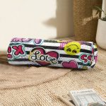 - RealHomes Özel Tasarımlı Dijital Baskılı İç Dolgulu Fermuarlı Silindir Yastık - Realhomes Realhomes Kiss Love Pop Art Tasarımlı Dijital Baskılı Modern İç Dolgulu Süet Silindir Yastık Kırlent - Bel Yastığı Realhomes