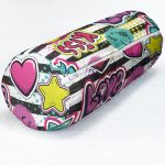 - RealHomes Özel Tasarımlı Dijital Baskılı İç Dolgulu Fermuarlı Silindir Yastık - Realhomes Realhomes Kiss Love Pop Art Tasarımlı Dijital Baskılı Modern İç Dolgulu Süet Silindir Yastık Kırlent - Bel Yastığı Realhomes