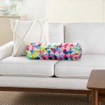 Modern Renkli Üçgen Tasarımlı Dijital Baskılı Modern İç Dolgulu Süet Silindir Yastık Kırlent - Bel Yastığı Realhomes