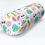 - RealHomes Özel Tasarımlı Dijital Baskılı İç Dolgulu Fermuarlı Silindir Yastık - Realhomes Realhomes Hello Summer Özel tasarımlı Modern Dijital Baskılı Modern İç Dolgulu Süet Silindir Yastık Kırlent - Bel Yastığı Realhomes