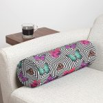 - RealHomes Özel Tasarımlı Dijital Baskılı İç Dolgulu Fermuarlı Silindir Yastık - Realhomes Geometrik Zeminde Renkli Kelebekler Özel Tasarım İç Dolgulu - Fermuarlı Süet Berjer Silindir Yastık Kırlent Realhomes