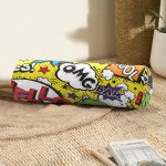 - RealHomes Özel Tasarımlı Dijital Baskılı İç Dolgulu Fermuarlı Silindir Yastık - Realhomes Sarı Zeminde Popart Özel Tasarımlı Dijital Baskılı Modern İç Dolgulu - Fermuarlı Süet Silindir Daire Yastık Kırlent Realhomes