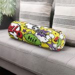 - RealHomes Özel Tasarımlı Dijital Baskılı İç Dolgulu Fermuarlı Silindir Yastık - Realhomes Sarı Zeminde Popart Özel Tasarımlı Dijital Baskılı Modern İç Dolgulu - Fermuarlı Süet Silindir Daire Yastık Kırlent Realhomes