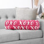 - RealHomes Özel Tasarımlı Dijital Baskılı İç Dolgulu Fermuarlı Silindir Yastık - Realhomes  Pembe Zeminde XOX Özel Tasarımlı Dijital Baskılı Modern İç Dolgulu - Fermuarlı Süet Silindir Daire Yastık Kırlent Realhomes