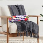 - RealHomes Özel Tasarımlı Dijital Baskılı İç Dolgulu Fermuarlı Silindir Yastık - Realhomes  Mavi Çizgili Çiçek Desenli Özel Tasarım Dijital Baskılı Modern İç Dolgulu - Fermuarlı Süet Silindir Yuvarlak Yastık Kırlent Realhomes