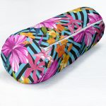 - RealHomes Özel Tasarımlı Dijital Baskılı İç Dolgulu Fermuarlı Silindir Yastık - Realhomes Zikzak Zeminde Renkli Çiçek Desenli Özel Tasarım Dijital Baskılı Modern İç Dolgulu Süet Silindir Yastık Kırlent - Bel Yastığı Realhomes