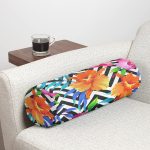 Geometrik Zeminli Çiçekler Özel Tasarımlı Dijital Baskılı İç Dolgulu Yumuşak Silindir Form Yastık Kırlent Realhomes