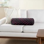 - RealHomes Özel Tasarımlı Dijital Baskılı İç Dolgulu Fermuarlı Silindir Yastık - Realhomes Realhomes Siyah Zeminde Pembe Geometrik Desenli Dijital Baskılı Modern İç Dolgulu Yumuşak Silindir Form Yastık Kırlent Realhomes