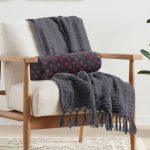 - RealHomes Özel Tasarımlı Dijital Baskılı İç Dolgulu Fermuarlı Silindir Yastık - Realhomes Realhomes Siyah Zeminde Pembe Geometrik Desenli Dijital Baskılı Modern İç Dolgulu Yumuşak Silindir Form Yastık Kırlent Realhomes